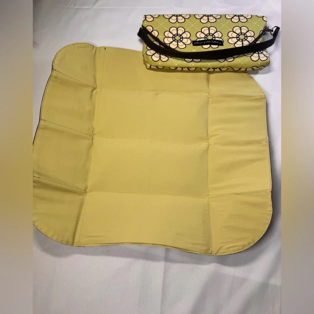 Petunia Pickle Bottom Clutch/Shoulder Bag - Green Daisy Floral